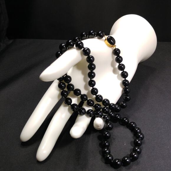 Vintage Onyx Beaded Necklace, Hand Knotted, Gold Tone Clasp, Quartz Tested 1980s - Picture 1 of 10